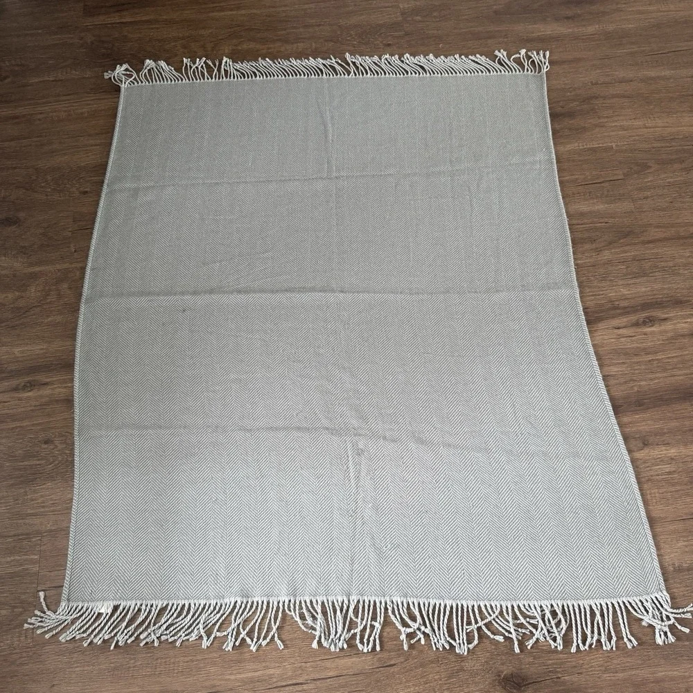 Pottery Barn Throw Blanket Gray Soft Textured Chevron Pattern Fringed 50x60 Inch